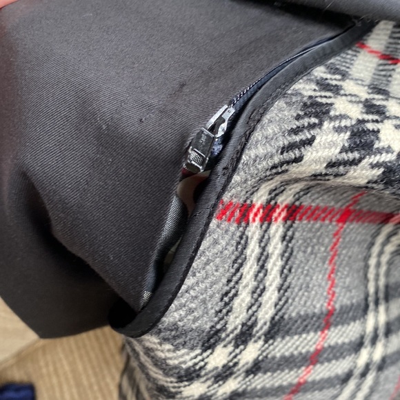 Burberrys Vintage Black 100% Wool Lined Trench Coat - Picture 7 of 15